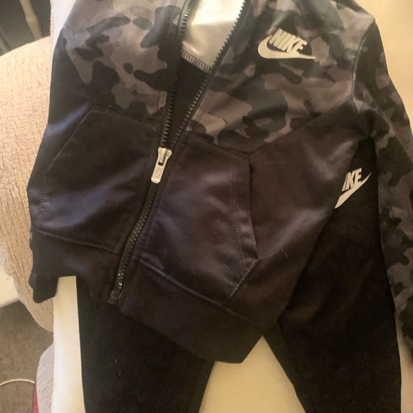 Nike Black and Gray Camo Tracksuit - Picture 6 of 6